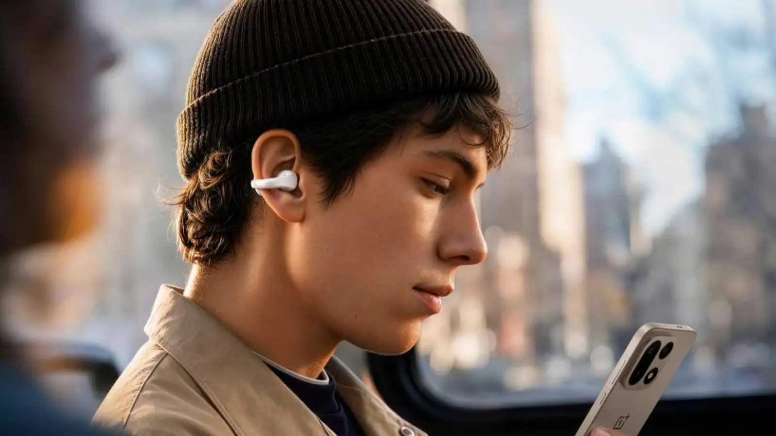 OnePlus onthult Buds Clip: clip-on oordopjes met Dynaudio