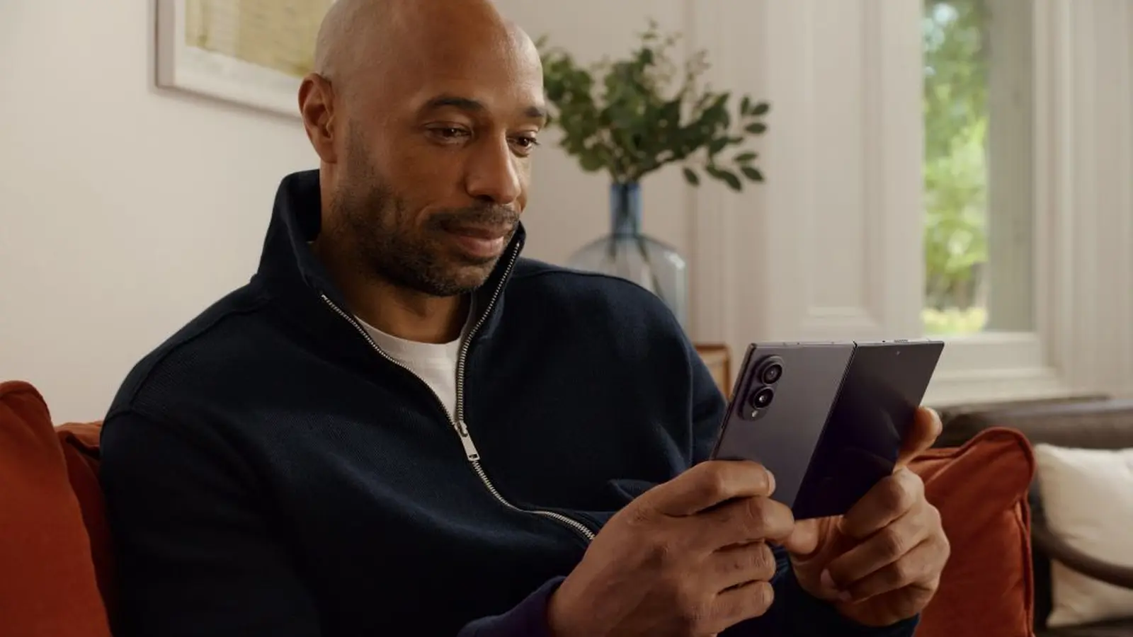 Thierry Henry promoot Samsung Galaxy Z Fold8 en Flip8