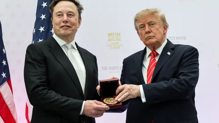 Trump presenteert medailles voor wetenschap en technologie