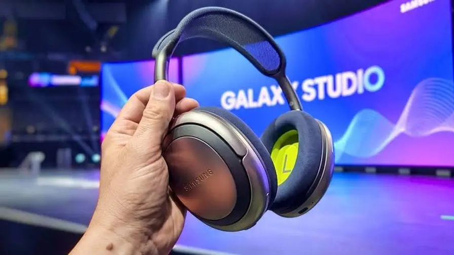 Samsung SM-U700: Galaxy Studio over-ear koptelefoon nieuws
