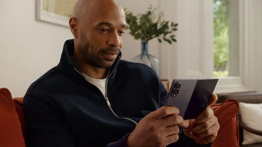 Thierry Henry promoot Samsung Galaxy Z Fold8 en Flip8